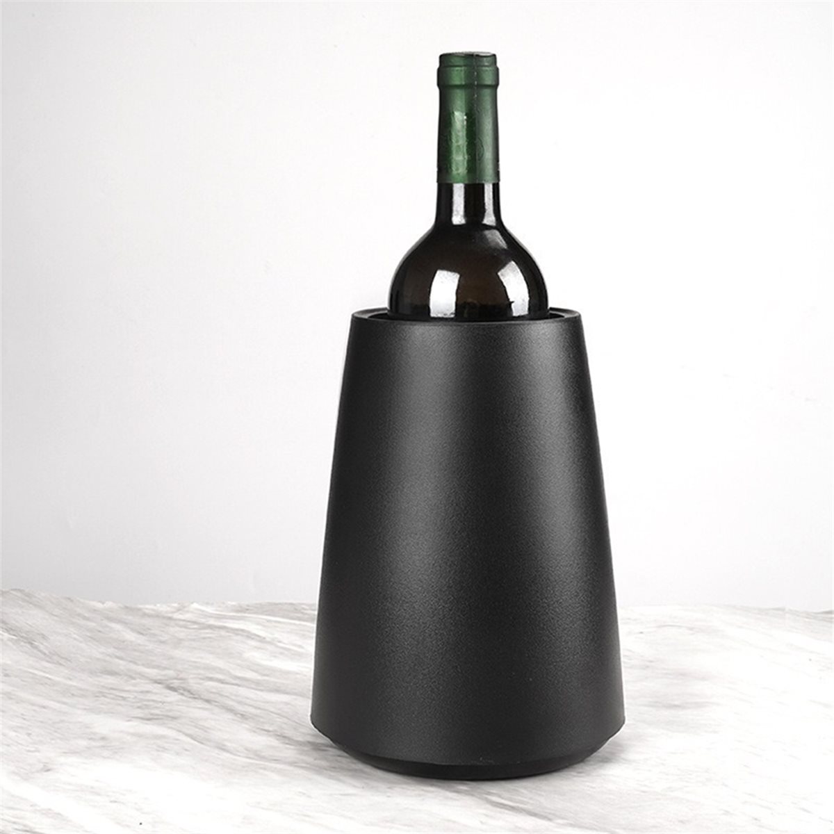 Wine Chiller Sleeve - 2026年トレンド エレガントなワインクーラー ブラック アクティブワインボトルチラー 冷却スリーブ付き モダンな断熱クーラー